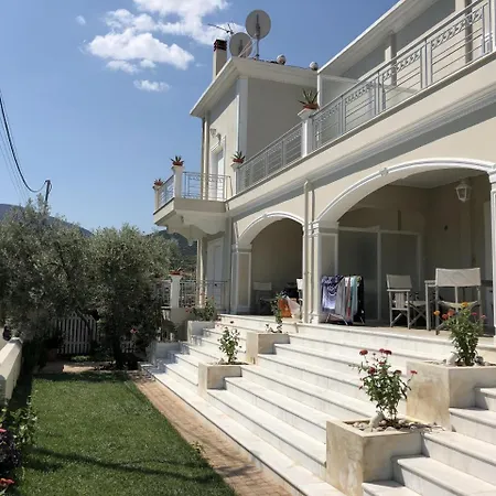Nereides Luxury Villas 2 بيت للعطل *