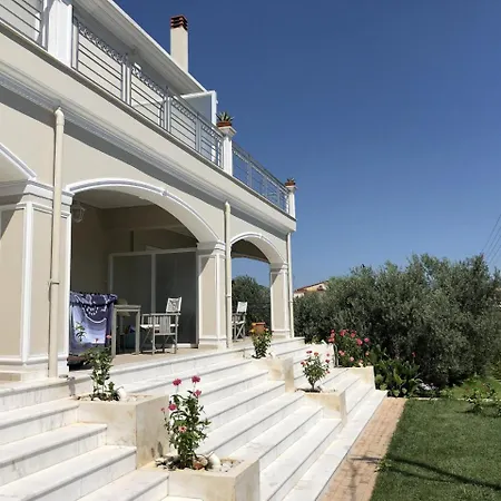 Nereides Luxury Villas 2 度假居 *