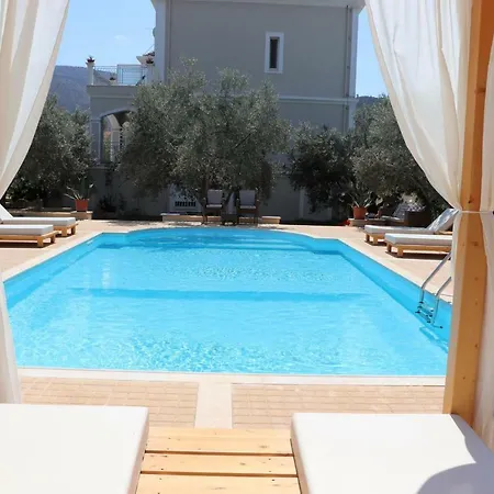 Nereides Luxury Villas 2 * 卡托阿尔米利
